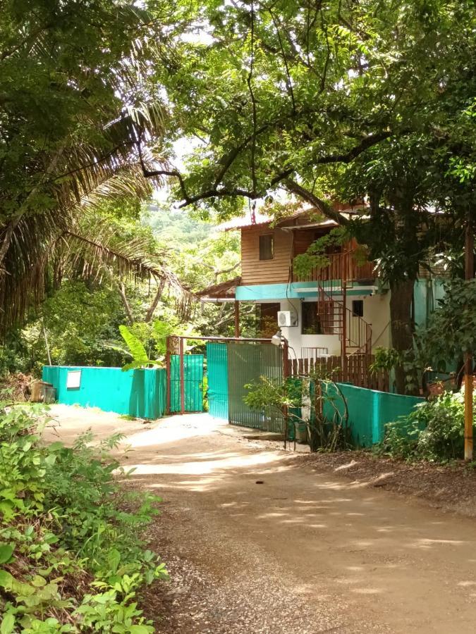 Готель Burnt Toast Surfcamp Носара Екстер'єр фото